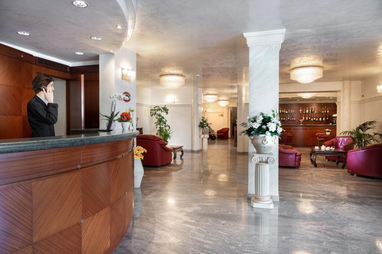 Hotel Gallia Palace Rimini Bagian luar foto